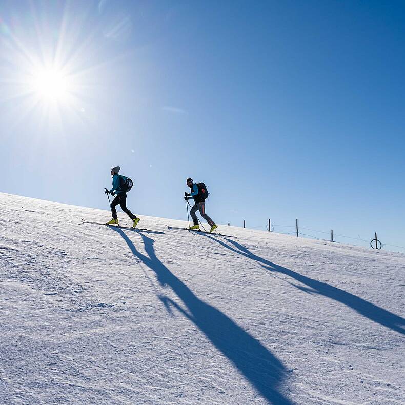 Zwei Skitourengeher am Nockberge Trail unterwegs